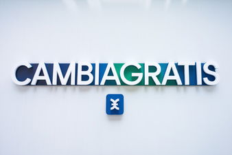 CambiaGratis.com - Creative brandable domain for sale